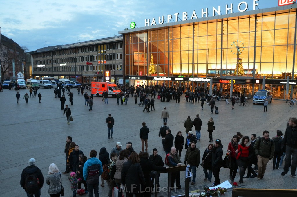 Demo Koelner Hauptbahnhof P208.JPG - Miklos Laubert